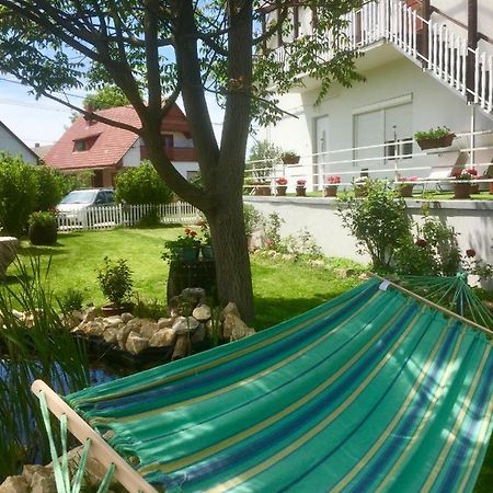 Lelle-kert Apartman 02 Balatonlelle Bagian luar foto
