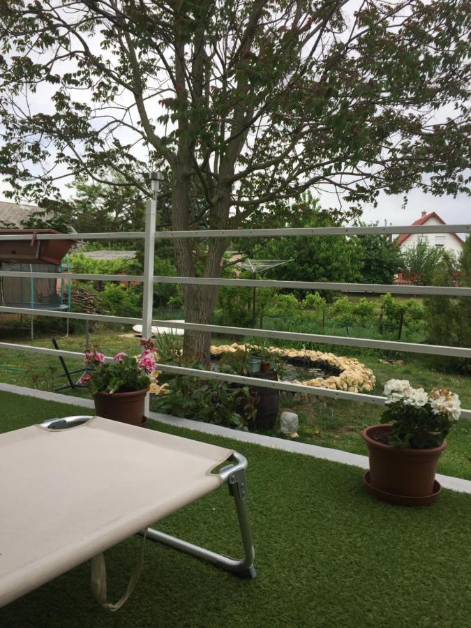 Lelle-kert Apartman 02 Balatonlelle Bagian luar foto