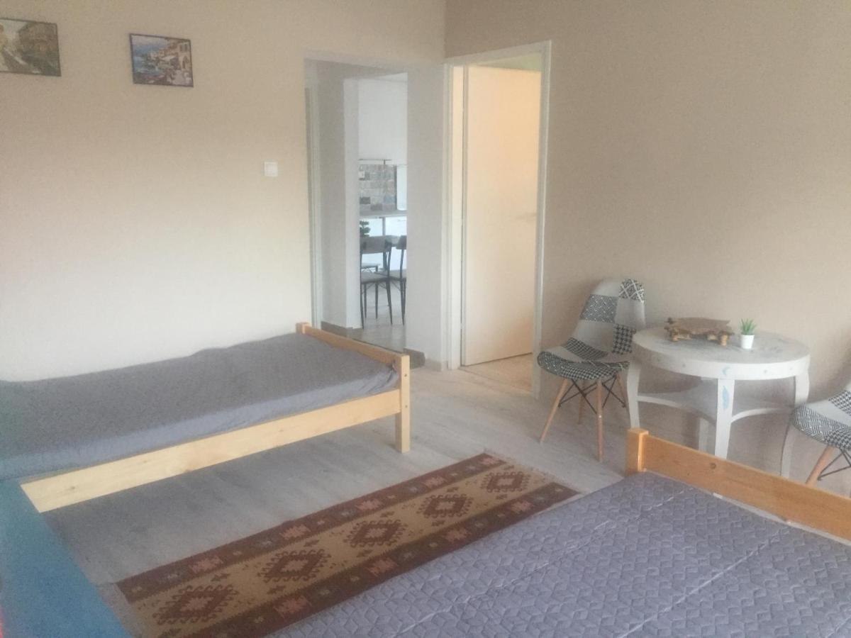 Lelle-kert Apartman 02 Balatonlelle Bagian luar foto