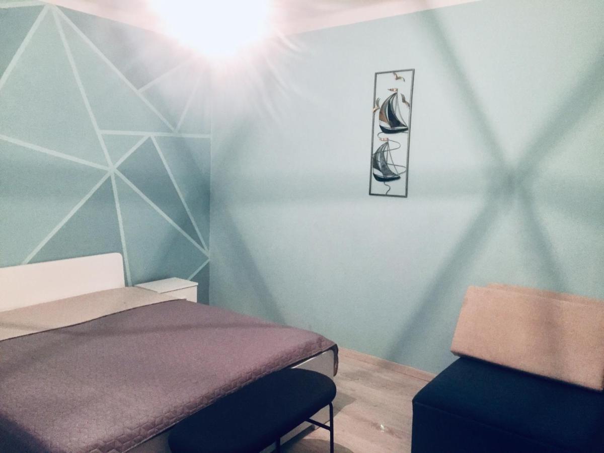 Lelle-kert Apartman 02 Balatonlelle Bagian luar foto