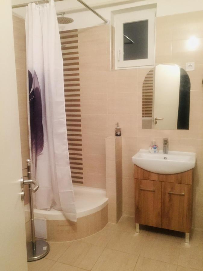 Lelle-kert Apartman 02 Balatonlelle Bagian luar foto