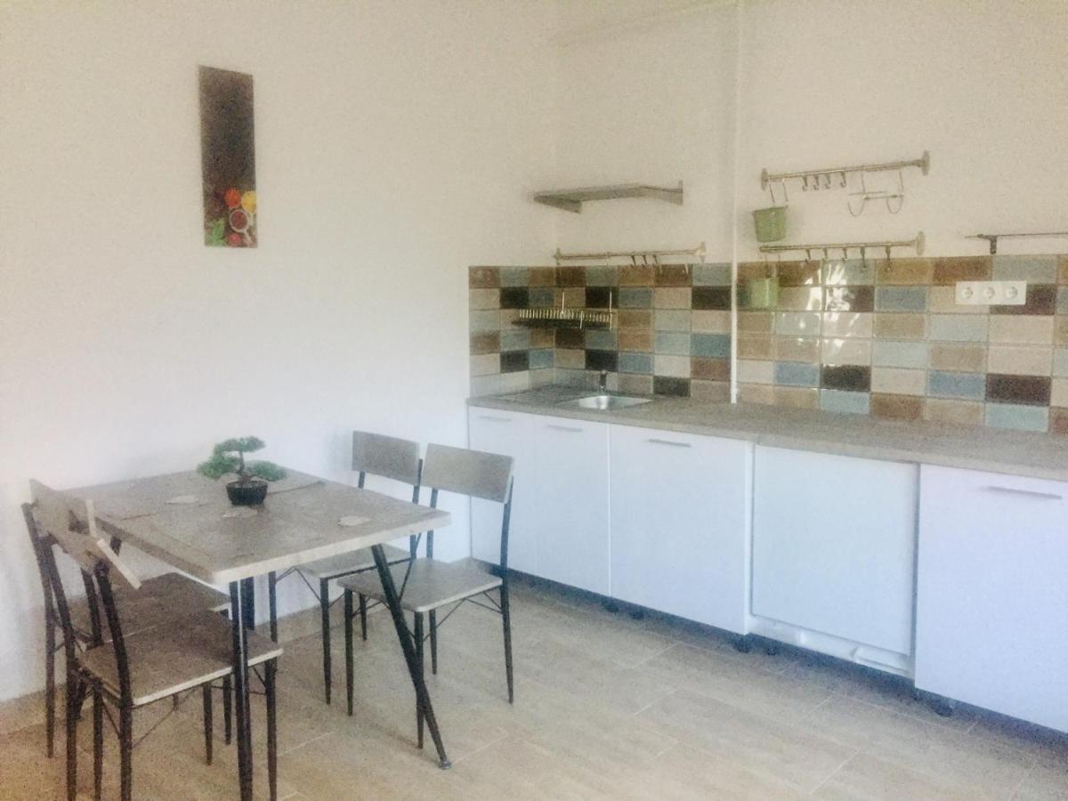 Lelle-kert Apartman 02 Balatonlelle Bagian luar foto