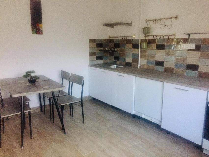 Lelle-kert Apartman 02 Balatonlelle Bagian luar foto